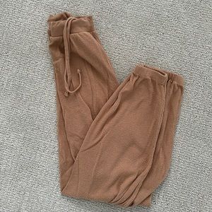 SKIMS Ribbed Track Pants / Waffle Jogger in Brown